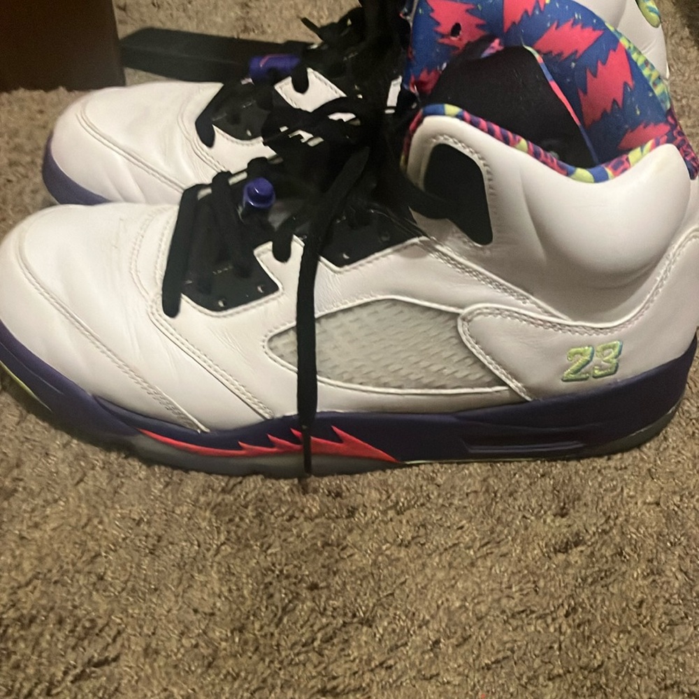 Out with the old, in with the new Savings

Nike Air Jordan 5 “Bel Airs”